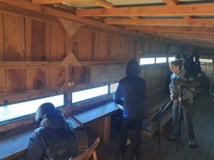 Plastique à la loupe à la réserve naturelle de Bruges